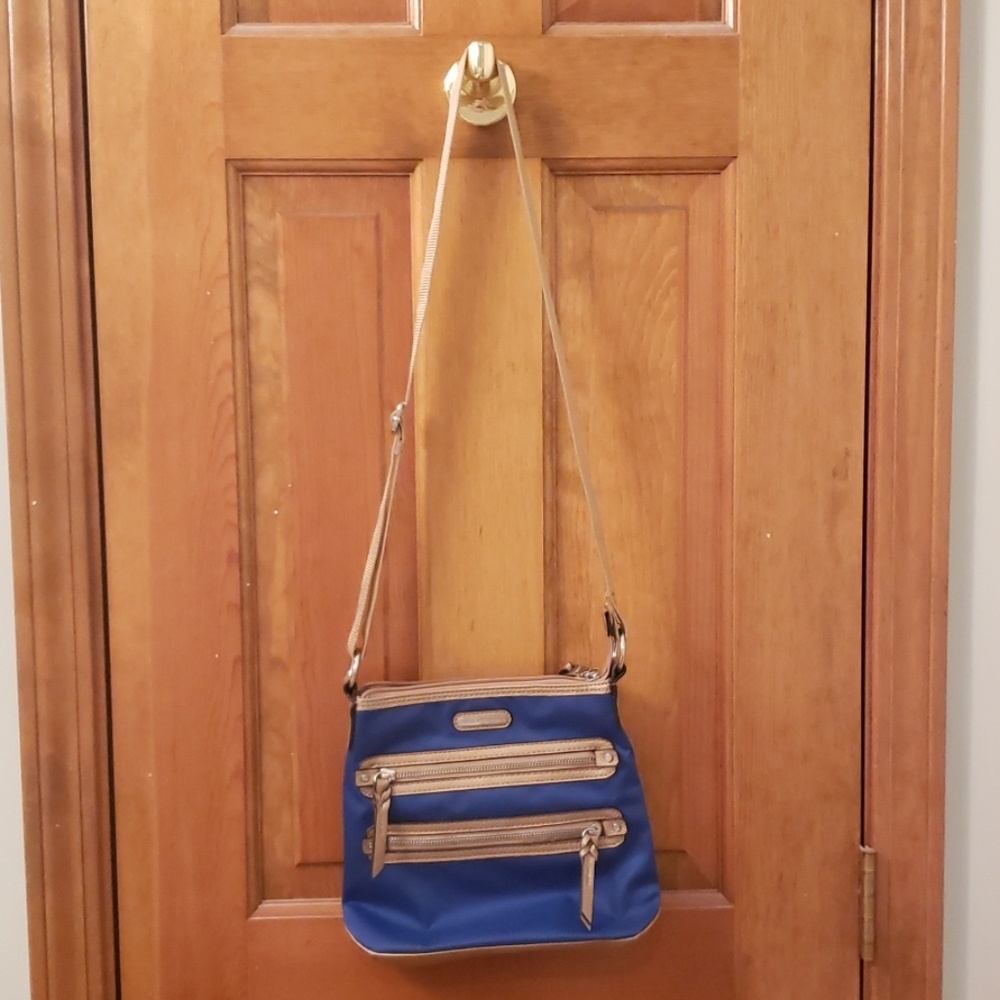 Beautiful blue and tan Dana Buchman bag. - Picture 2 of 4